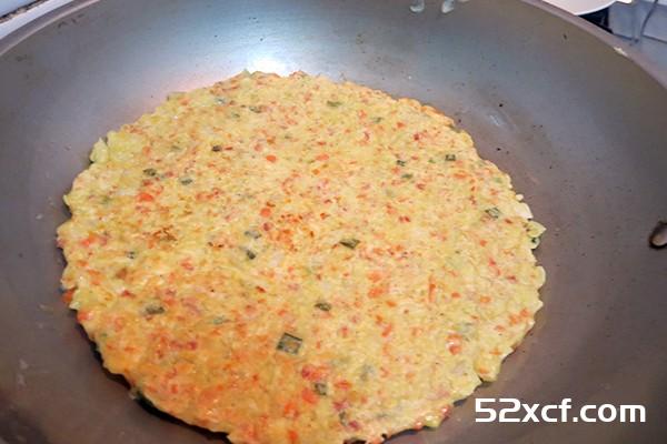 鲜蔬热狗蛋饼的做法