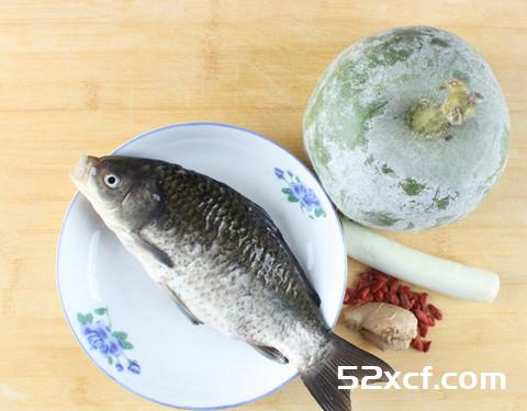 冬瓜鲫鱼汤氽羊肉丸子的做法