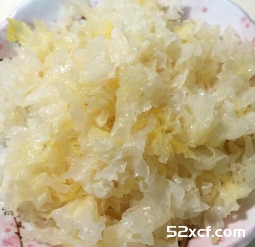 蜂蜜白木耳莲子汤的做法