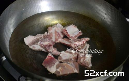 莲藕玉米炖排骨的家常做法