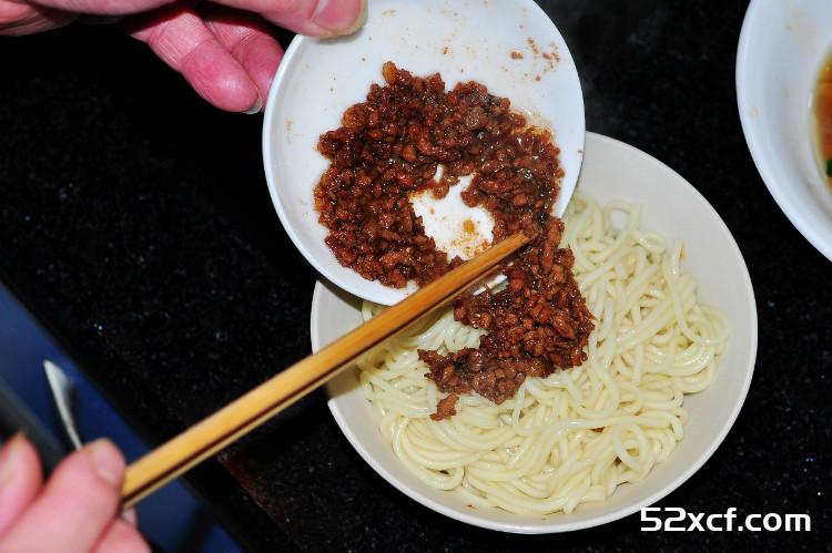 四川成都素椒炸酱面的做法