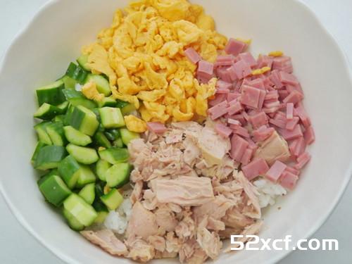 鲔鱼拌饭的做法