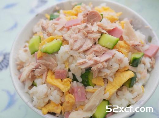 鲔鱼拌饭的做法