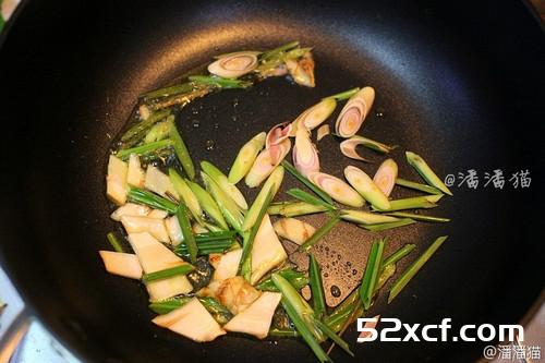 泰国蒜蓉辣酱海鲜锅的做法
