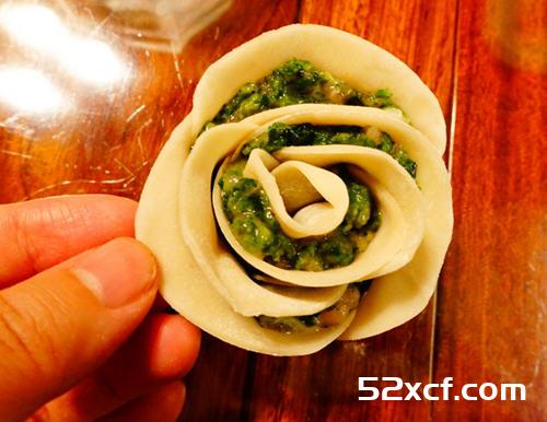水煎玫瑰饺子的做法