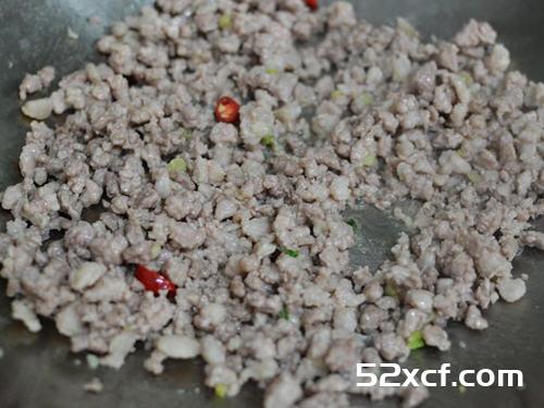 咖哩肉末炒薯丁的做法