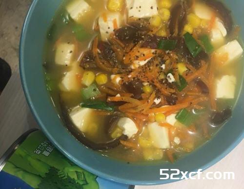 什锦玉米豆腐汤的做法
