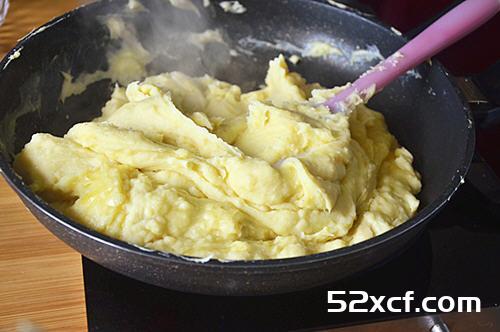 绿豆酥烤箱版的做法_图解在家用烤箱箱怎么做绿豆酥-我爱下厨房