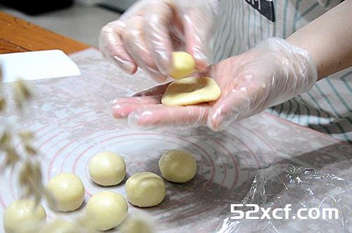 绿豆酥烤箱版的做法_图解在家用烤箱箱怎么做绿豆酥-我爱下厨房