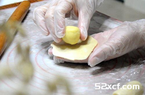 绿豆酥烤箱版的做法_图解在家用烤箱箱怎么做绿豆酥-我爱下厨房
