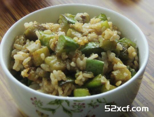 茄丁炒饭的做法