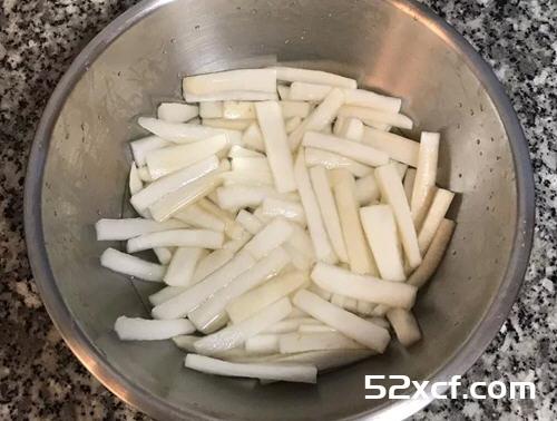 2天就能吃的家庭腌白萝卜条咸菜