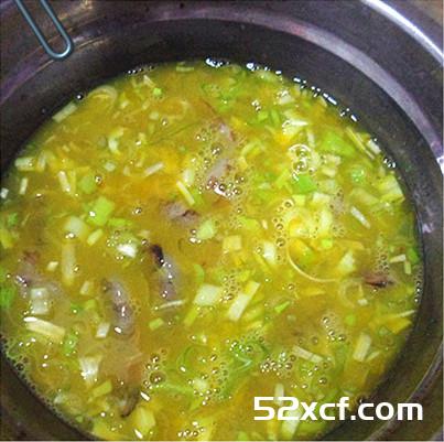 虾仁摊鸡蛋饼的做法