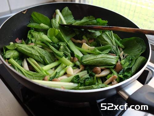 小松菜炒海鲜菇的做法