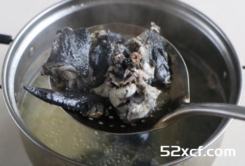红枣山药乌鸡汤的做法
