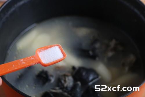 红枣山药乌鸡汤的做法