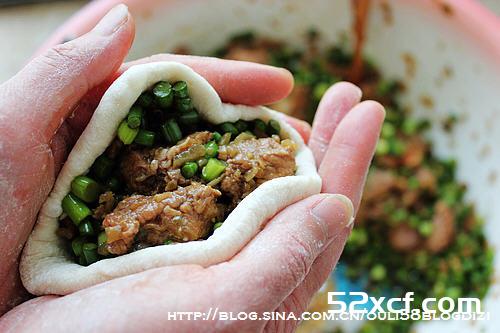 薄软Q弹的槐花烫面包子