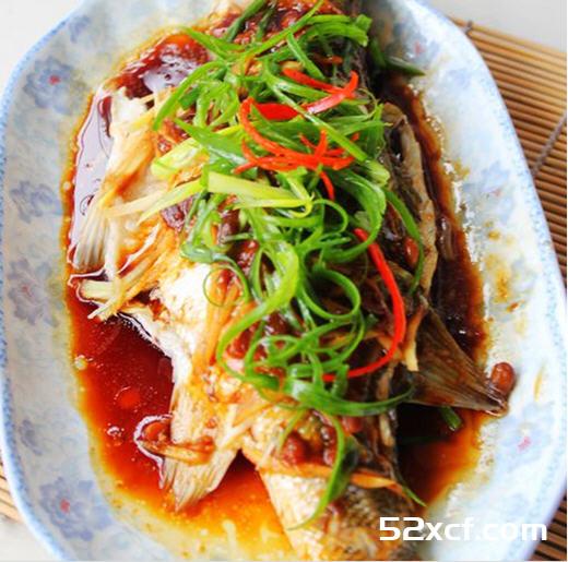 黄豆酱蒸鲈鱼的做法
