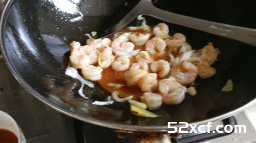 麻辣味的宫保虾球做法