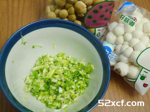 双菇滑鸡盖浇饭的做法