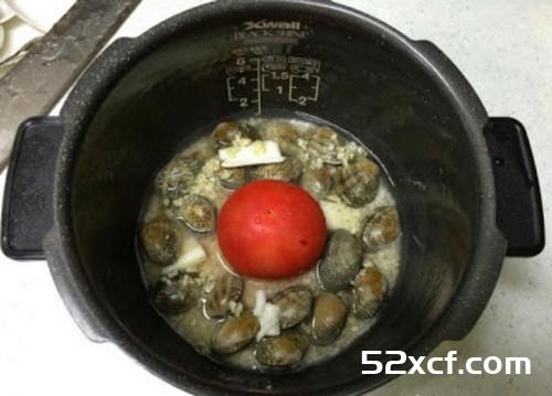 整个番茄饭奶油蒜香蛤蛎版的做法
