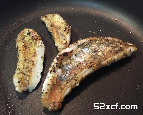 超简易的煎鲈鱼