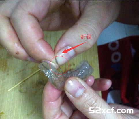 明虾去虾线的方法图解