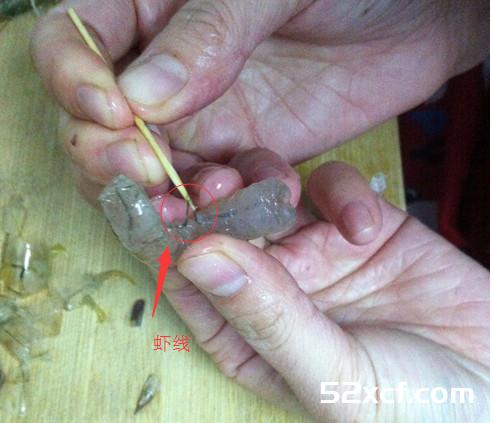 明虾去虾线的方法图解