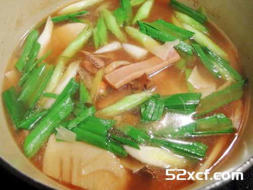 鱿鱼螺肉蒜汤的做法