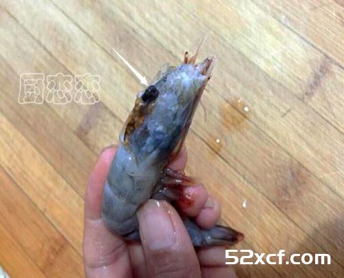 鲜虾煮白菜的做法