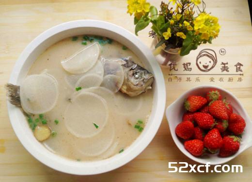 白萝卜鲫鱼汤的做法