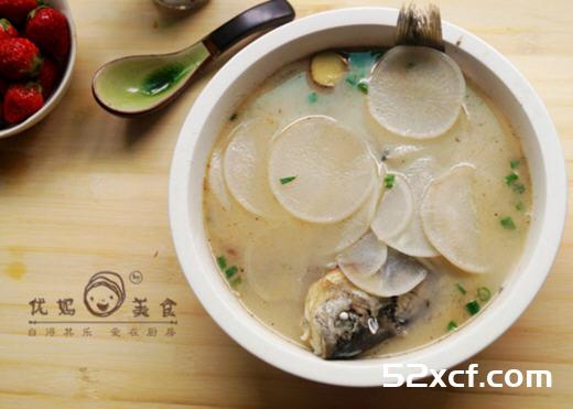 白萝卜鲫鱼汤的做法