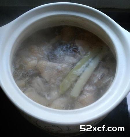 家常清炖鸡汤的