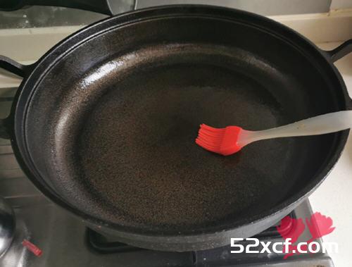 平底锅做淮安炝饼的方法