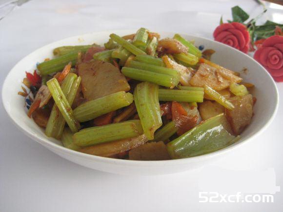 芹菜炒土豆片的做法