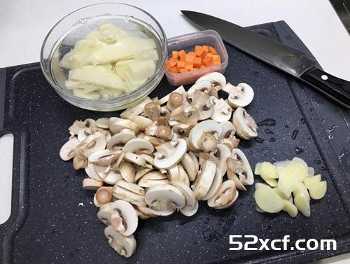 蛤蛎蘑菇浓汤的做法