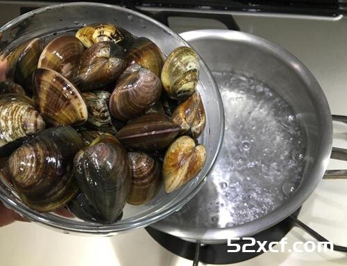 蛤蛎蘑菇浓汤的做法