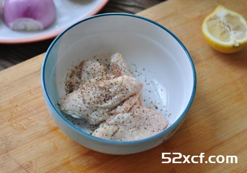 黑椒鸡翅烤蔬菜的做法
