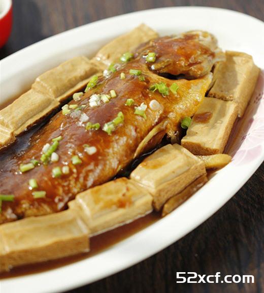 黄鱼焖豆腐的做法