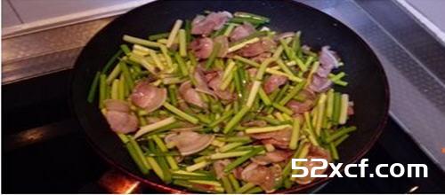 肉蛋炒蒜薹的做法