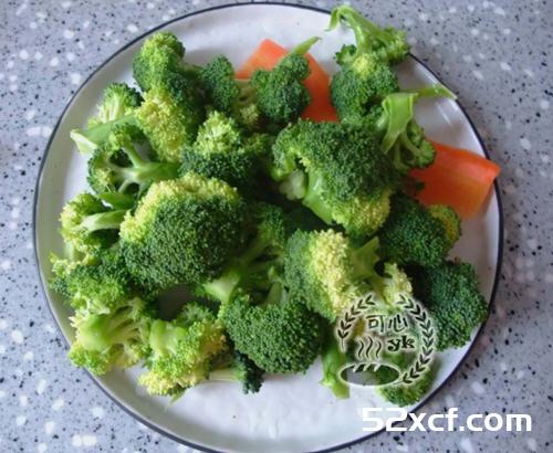 圣诞西兰花花环沙拉