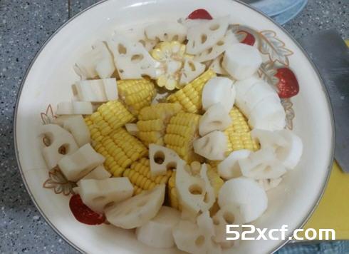 莲藕山药玉米排骨汤电饭煲