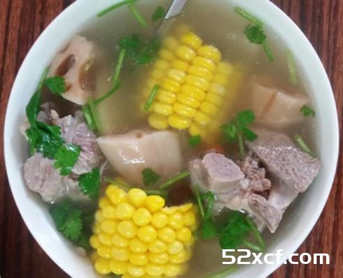 莲藕山药玉米排骨汤电饭煲