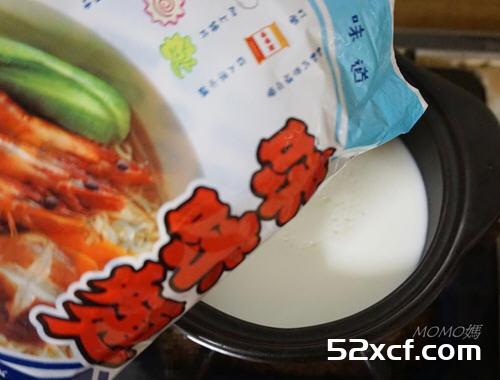 海鲜牛奶面的做法