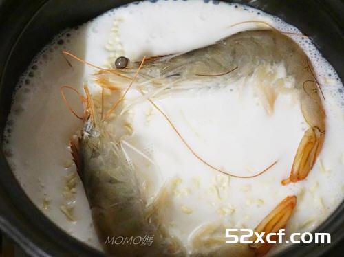 海鲜牛奶面的做法