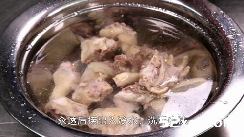 滋补银耳老鸡汤的做法