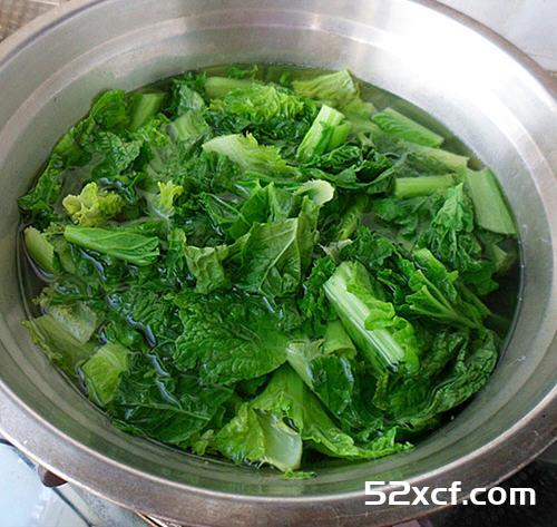 小白菜烩蘑菇的做法