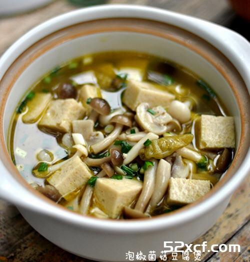 泡椒菌菇豆腐煲的做法
