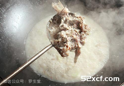 炖野生小鲫鱼汤的做法