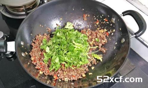 湖南香菜炒牛肉末的做法